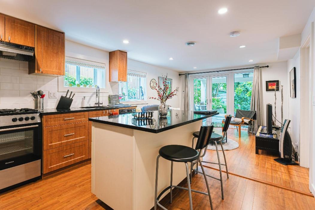 West Side 1br Dunbar Garden Apartment *