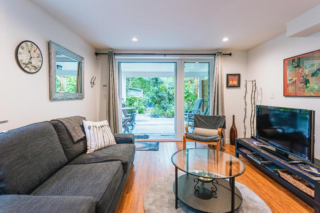 West Side 1br Dunbar Garden Apartment Vancouver