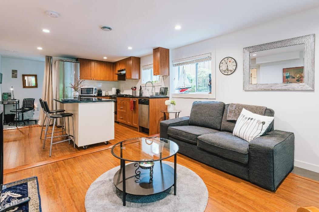 West Side 1br Dunbar Garden Apartment Vancouver