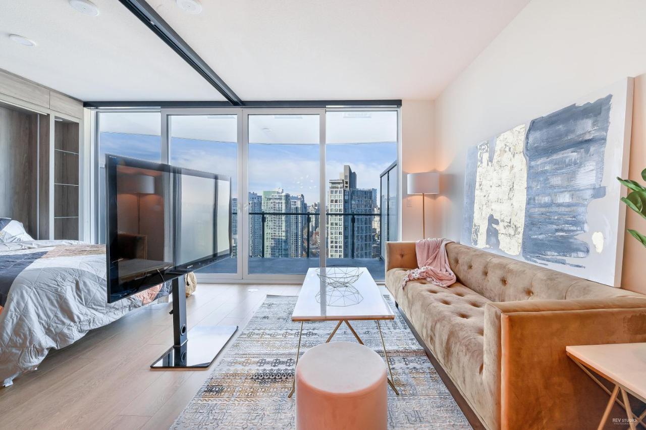 Apartment Capricorn Palace Luxury 1bd 1ba Plus Den In Downtown Vancouver