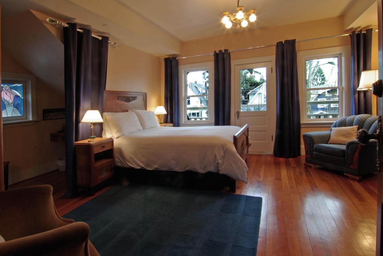 Bed & Breakfast Corkscrew