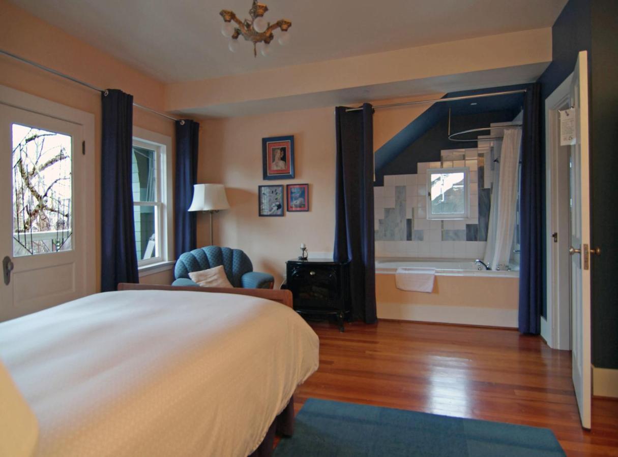 Corkscrew Bed & Breakfast *