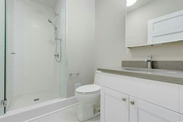5 Star Location Downtown Core 1035 Granville St 6bed-rooms Unit 16 People Available