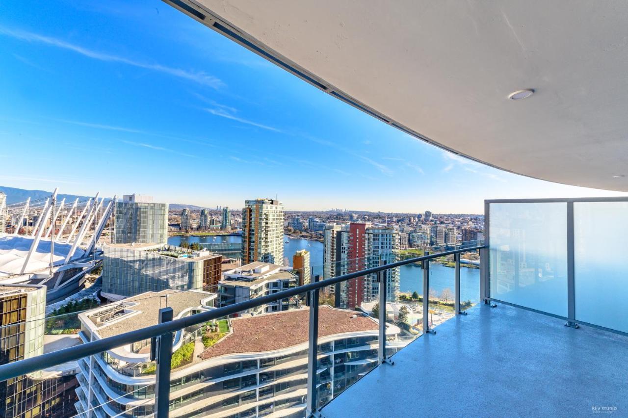 Apartment Capricorn Palace Luxury 1bd 1ba Plus Den In Downtown *