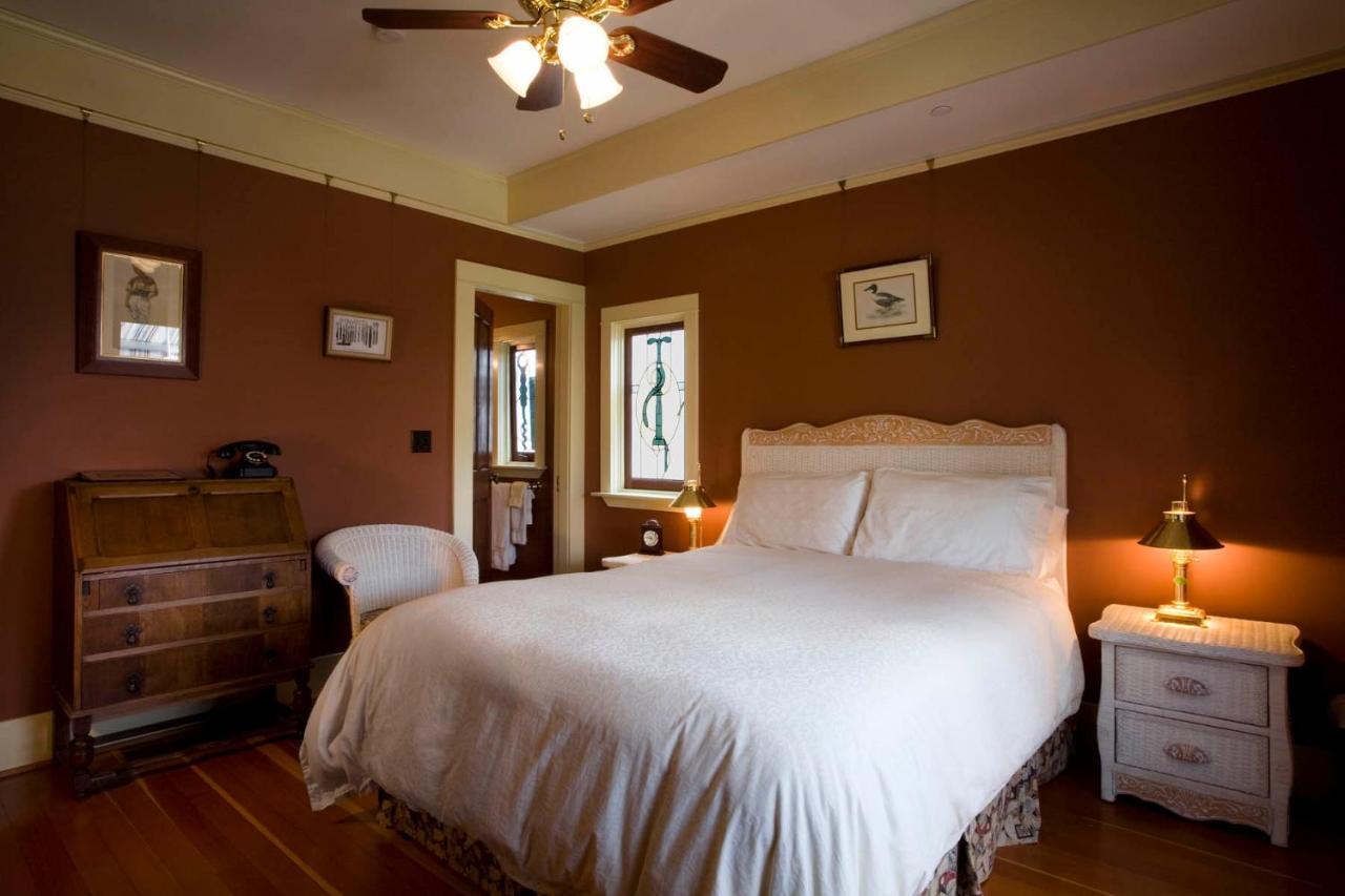 Bed & Breakfast Corkscrew *