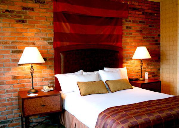 Quality Downtown-inn At False Creek Hotel 3*