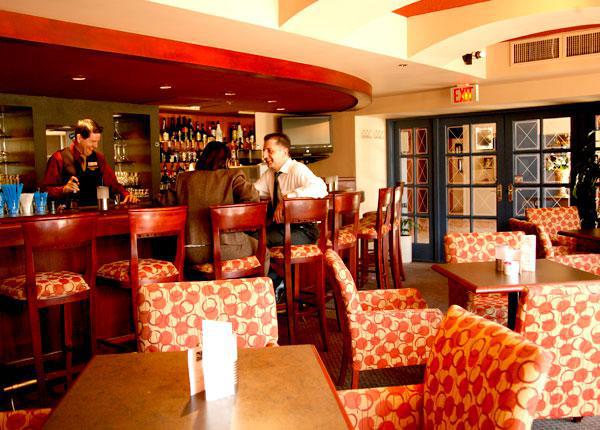 Hotel Quality Downtown-inn At False Creek 3*