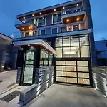 Beautiful Bright 3 Bed Townhouse