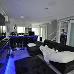 Beautiful Bright 3 Bed Townhouse