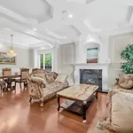 Luxurious Getaway In Vancouver-Private Room With Attached Bathroom