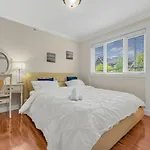 Luxurious Getaway In Vancouver-Private Room With Attached Bathroom