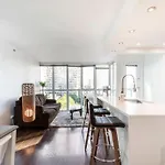 Luxury 2-Bedroom Condo Beach Side Yaletown