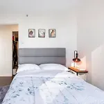 Luxury 2-Bedroom Condo Beach Side Yaletown