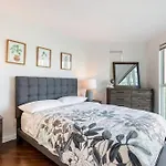 Luxury 2-Bedroom Condo Beach Side Yaletown
