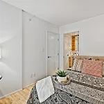 Modern 2-Bedroom Duplex In The Heart Of Downtown