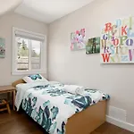Charming 2-Bd Suite In Heart Of Vancouver