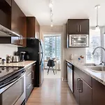 Bright And Airy Two Bedroom Flat With Panoramic City Views