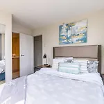 Bright And Airy Two Bedroom Flat With Panoramic City Views