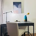 Deluxe King Bedroom Private Bath In Vancouver West