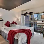 Stunning Loft In Yaletown With Panoramic City Views
