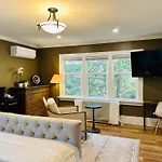 Shaughnessy Cozy Bedrooms Guest House