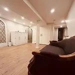 3 Level, Home Near Downtown!