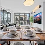 Fully Furnished 2 Bedroom In Trendy Gastown Location