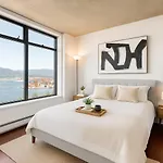 Luxury 2Br Apartment With Floor-To-Ceiling Windows And Mountains