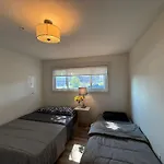 Cosy Room Near Downtown Vancouver- Walk To Science World Skytrain & Waterfront- 525 Malkin Avenue
