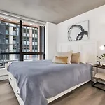 Urban 2Br Gem Close To Bc Place And Downtown Core