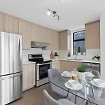 Cozy Urban Retreat 2Br Condo In Downtown Vancouver