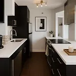 Modern Downtown Living Bright 2Br In Prime Location