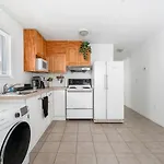 Bright And Cozy Home In Quiet Neighborhood