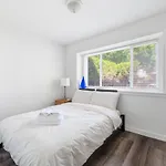 Bright And Cozy Home In Quiet Neighborhood