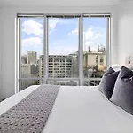 Downtown Vancouver Stay With City Views Near Robson Square