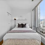 Downtown Vancouver Stay With City Views Near Robson Square