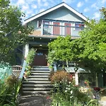 A Suite @ Kitsilano Cottage