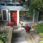 A Suite @ Kitsilano Cottage