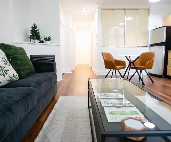 Cozy Apartment On Granville Strip Yaletown Area