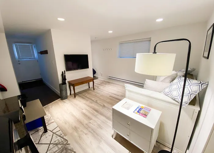 Small Private Studio At Kitsilano Beach