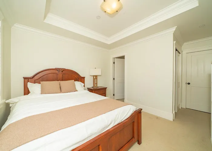 Tranquil Haven~Close To Ubc And Downtown Delights