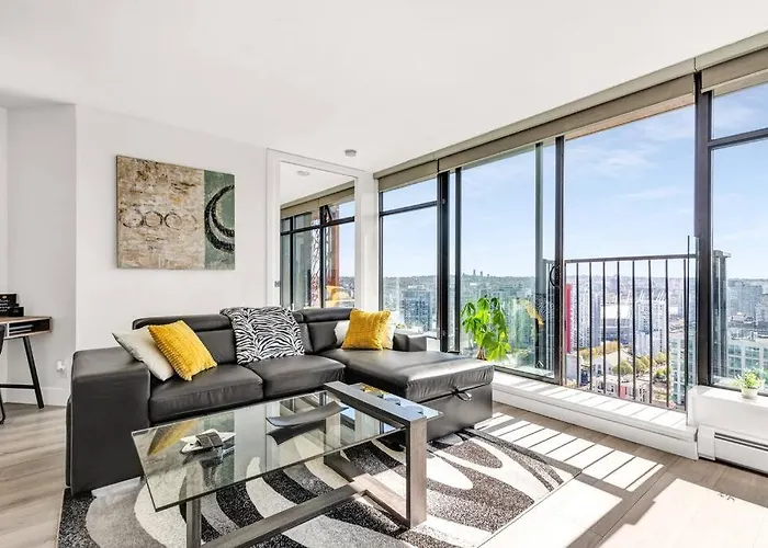 Central Luxury Apartment With Best City Views!