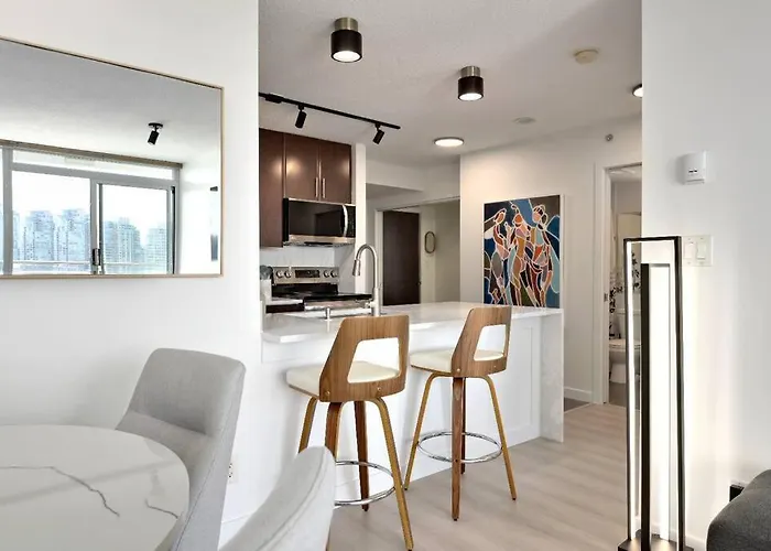 Luxary Condo Downtown Vancouver With Free Parking