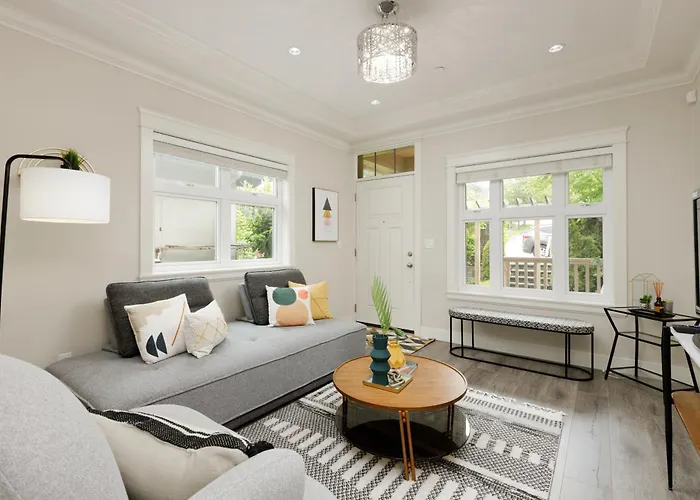 Charming Retreat Near Downtown- Cozy Oasis On Nanaimo St