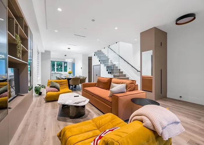 Stylish Retreat In Van\'S Prime Location