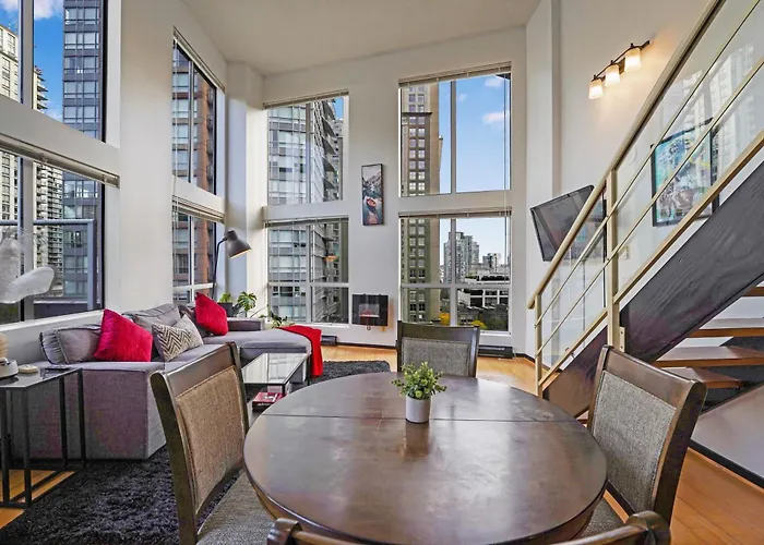 Stunning Loft In Yaletown With Panoramic City Views