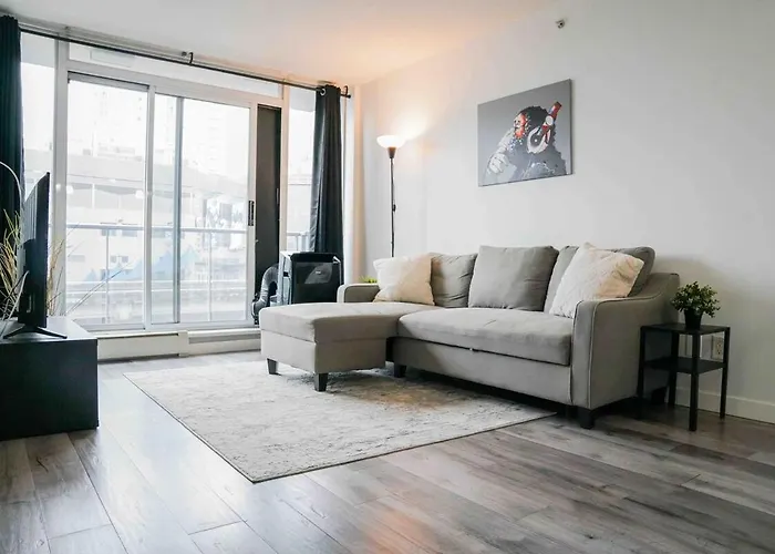 Dt Vancouver Pool, Parking, And Panoramic Views