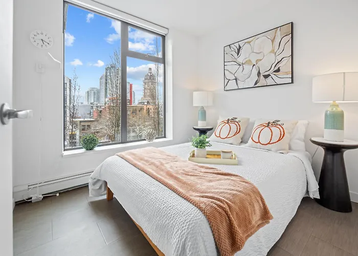 Fully Furnished 2 Bedroom In Trendy Gastown Location