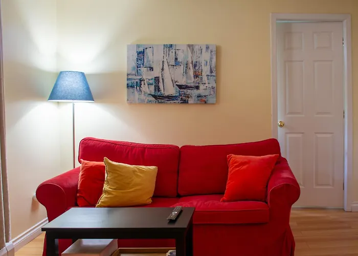 Calm, Cozy, Urban, Family-Friendly Stay