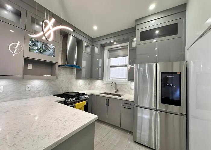 Modern And New House Near Pne With Big Garden And Free Parking